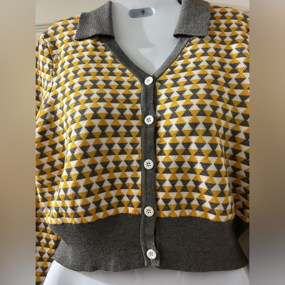 BELLE POGUE Long Sleeved Cropped Cardigan - Picture 2 of 10